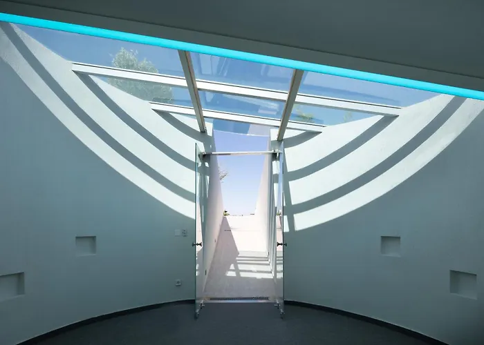 St John - Wellness & Entertainment By Etouri ハニア